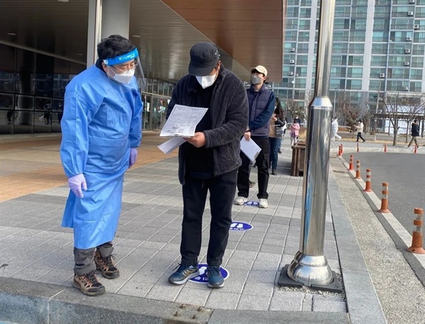 맹 시장은 제20대 대통령선거일인 지난 9일 서산시 보건소 선별진료소 자원봉사에 나서기도 했다.