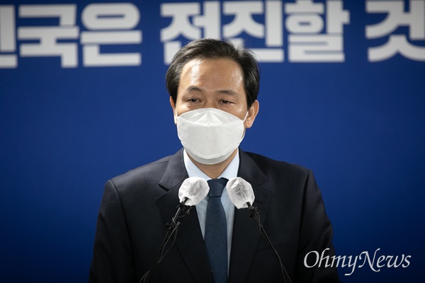 더불어민주당 우상호 의원이 지난 3월 10일 오후 서울 여의도 중앙당사에서 열린 선대위 해단식에서 인사말을 하고 있다.