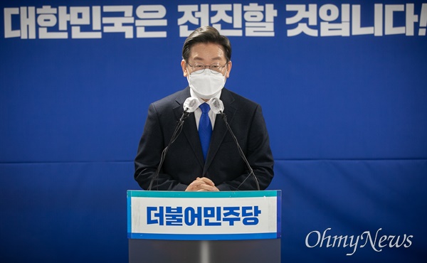 대선에서 패배한 이재명 더불어민주당 대선 후보가 10일 오후 서울 여의도 중앙당사에서 열린 선대위 해단식에서 인사말을 하고 있다.