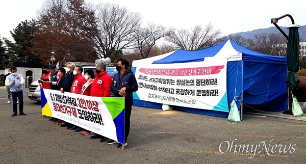 ‘정치개혁경남행동’은 10일 오후 경남도청 정문 앞에서 기자회견을 열어 “6·1 지방선거부터 3인 이상 중대선거구제 도입하라”고 촉구한 뒤 천막농성장을 철거했다.