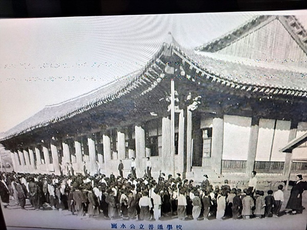  일제강점기 시절 진남관이 여수공립보통학교로 전용되어 전승 유적으로서의 가치가 손상되기도 했다. 