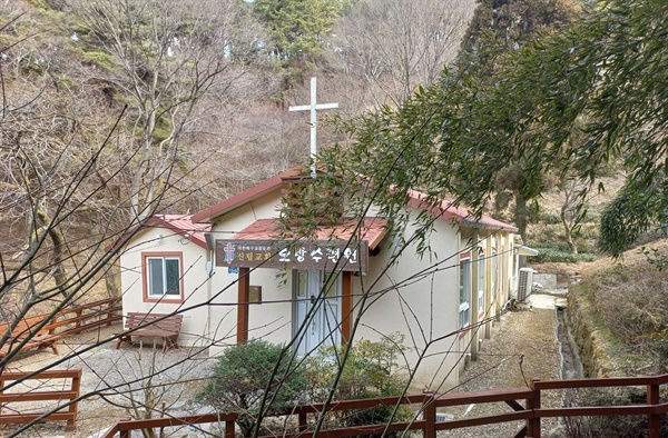 무등산 산속에 자리한 ‘신림교회 오방 수련원’ 광주 최초의 장로이자 독립운동가 최흥종 목사가 설립한 교회다
