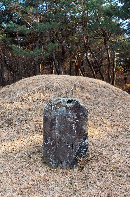  내가 죽은 뒤에 비갈의 문자를 새기지 말라는 유언에 따른 문자 없는 비석