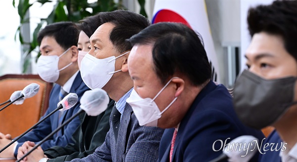  국민의힘 김기현 원내대표가 17일 오전 서울 여의도 국회에서 열린 최고위원회의에서 발언하고 있다.