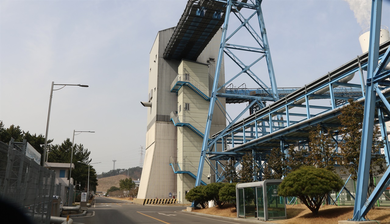 
한국서부발전(주)태안화력 석탄설비시설 내부에 설치된 승강기
