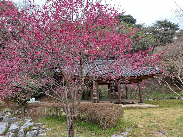  포충사 옛 사당 아래에 조성된 공원
