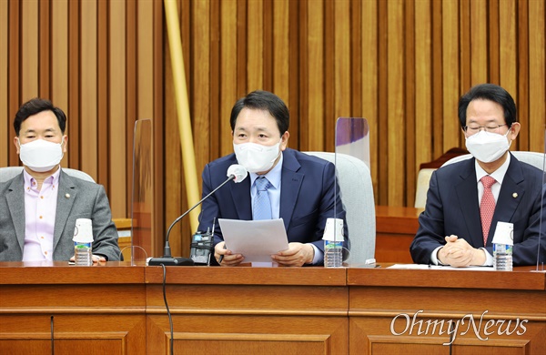 성일종 국민의힘 국방위원이 22일 서울 여의도 국회에서 열린 원내대책회의에서 발언을 하고 있다.