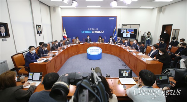 더불어민주당 비상대책위원회의가 23일 오전 서울 여의도 국회에서 열리고 있다.