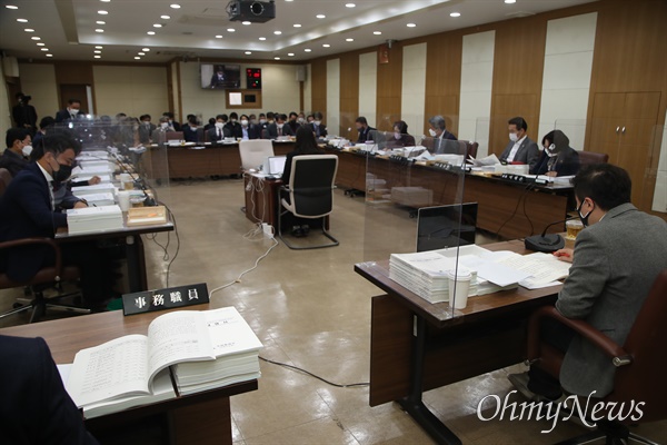 대구시의회 예결특위는 23일 회의를 열어 대구시가 제출한 제1회 추경예산안에 대해 원안대로 가결했다.