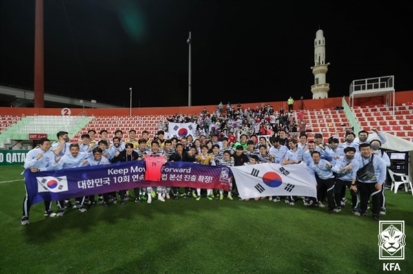한국 대표팀 파울루 벤투 감독이 이끄는 한국 대표팀은 지난달 1일 시리아전에서 승리를 거두며, 월드컵 10회 연속 본선 진출을 확정지었다. 