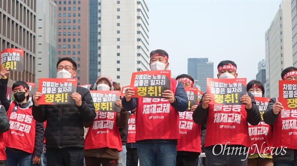 민주노총은 24일 오후 서울 종로구 청계광장에서 민주노총 투쟁선포 단위노조 대표자 결의대회를 진행했다.
