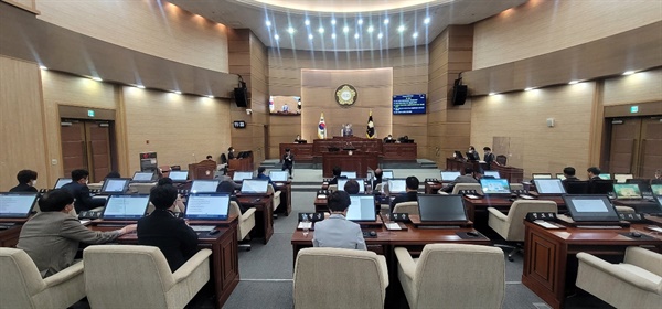 천안시의회 제249회 임시회 제2차 본회의가 본회의장에서 진행되고 있다.