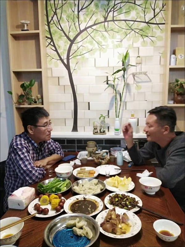 중국 친구집을  방문하여 같이 밥 먹기