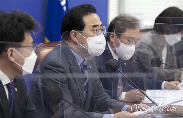 더불어민주당 박홍근 원내대표가 31일 오전 국회에서 열린 정책조정회의에서 발언하고 있다. 