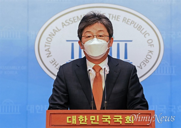 유승민 전 의원이 31일 서울 여의도 국회 소통관에서 경기도지사 출마 선언을 하고 있다.