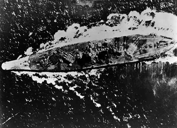 전함 야마토는 전쟁 내내 그 투입이 자제되었고, 일부 제한된 참전에서조차 전과를 올리지 못했다. 거함거포 전함의 효용성은 아시아 태평양 전쟁을 기점으로 종언을 고하게 되었다/