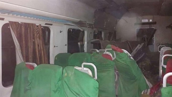 나이지리아의 수도 아부자와 북부 대도시 카두나 주 사이를 운행하는 열차의 테러 발생 후 모습. 