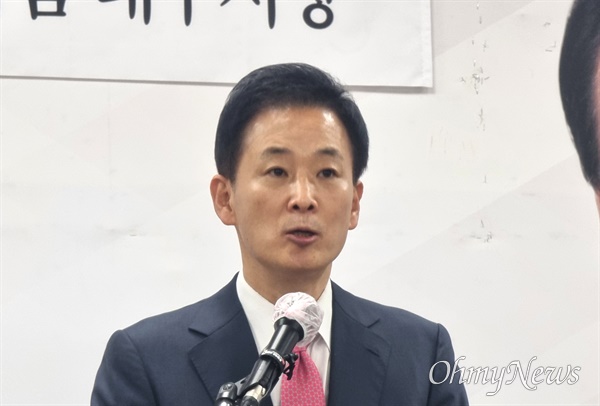 박근혜 전 대통령 변호인인 유영하 변호사가 1일 오전 국민의힘 대구시당에서 기자회견을 열고 대구시장 출마를 선언했다.