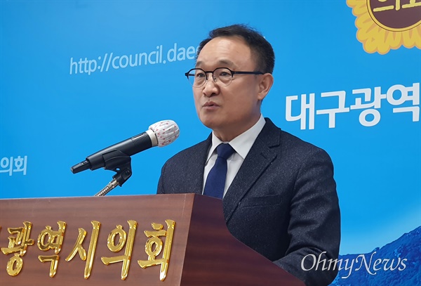 김동식 더불어민주당 대구시의원이 1일 오후 대구시의회에서 기자회견을 열고 대구시장 출마를 선언했다.
