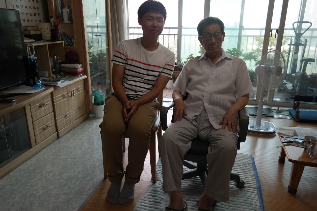 2013년 8월 20일, 경기도 군포의 자택에서 김유길 지사와 함께