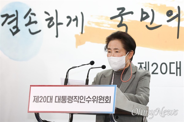 신용현 인수위 대변인이 7일 오후 서울 종로구 통의동 인수위 브리핑룸에서 정례브리핑을 하고 있다.
