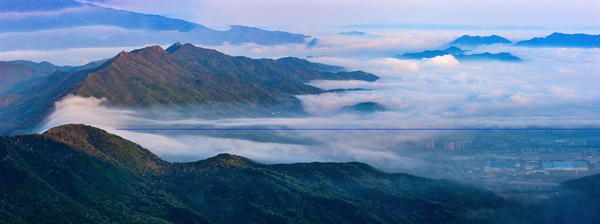  구름 위의 불모산