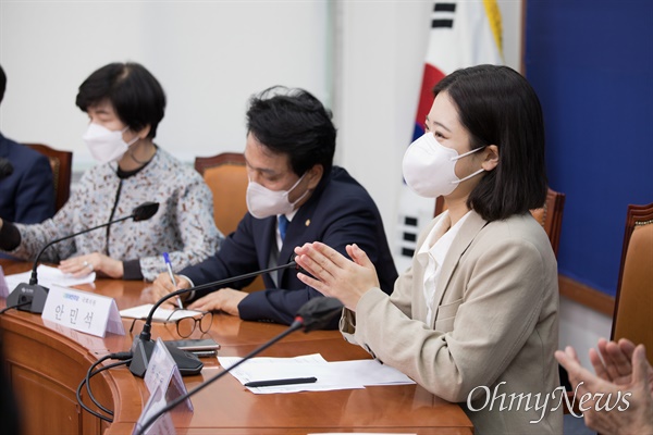 12일 오전 국회 본청 더불어민주당대표실에서 박지현 비대위원장(사진)과 중진의원단이 참석한 당 혁신방안 소통간담회가 열렸다.