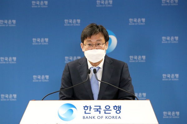 주상영 금융통화위원(의장 직무대행)이 14일 오전 서울 중구 한국은행에서 열린 통화정책방향 기자간담회에서 발언하고 있다.