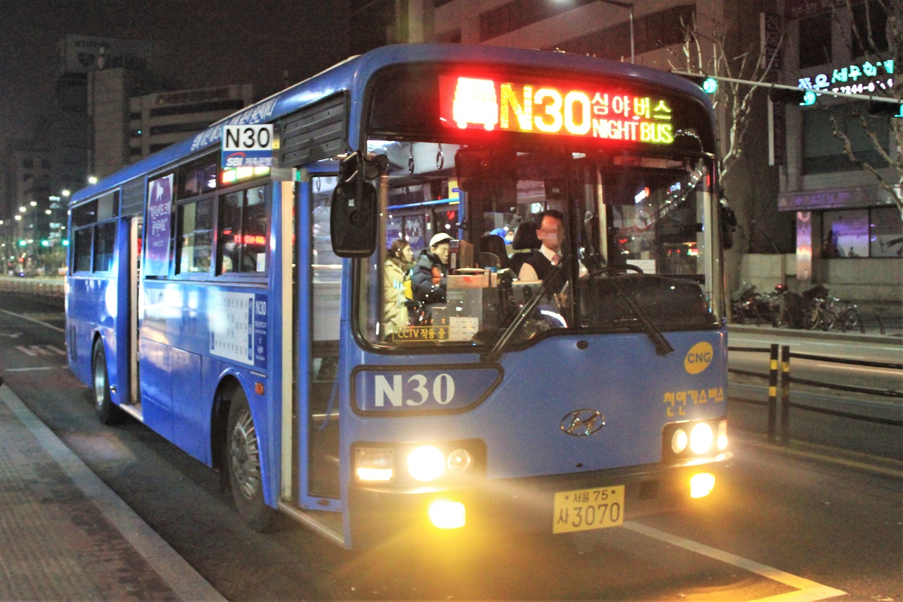 서울특별시에서 운행하는 심야버스의 모습.