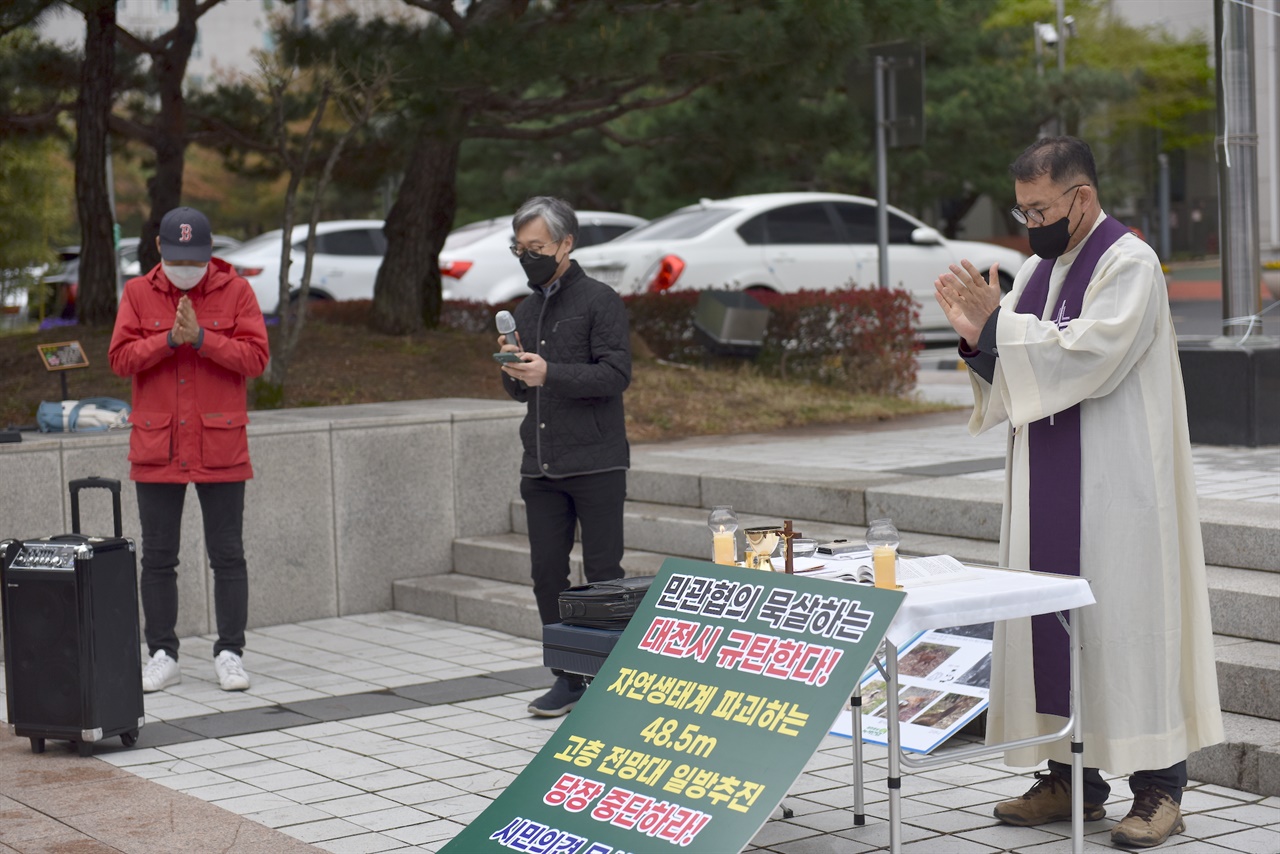 발언중인 전남식 목사