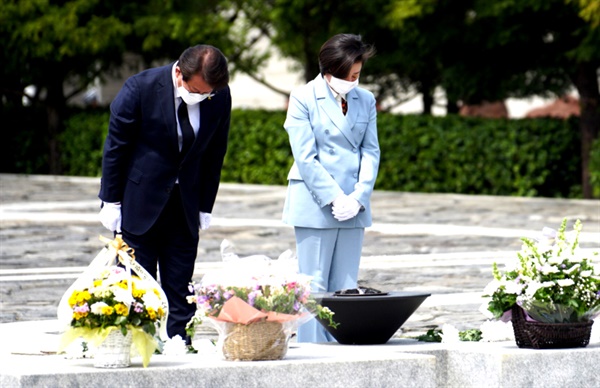 변성완 부산시장선거 예비후보가 16일 봉하마을을 찾아 고 노무현 대통령 묘소를 참배했다.