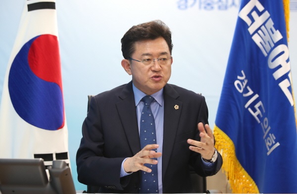박근철 경기도의원은 "의회 사무처가 의원과 교섭단체를 지원하는 조직으로 혁신해야 한다"고 강조했다.