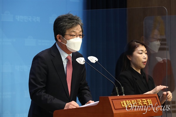유승민 전 의원이 지난 4월 19일 오전 국회 소통관에서 기자회견을 열고 있는 모습. 