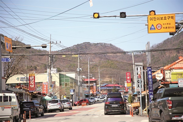  충북 옥천군 청산면의 생선국수 가게들 모습