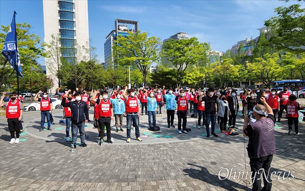  대전장애인차별철폐연대, 민주노총대전지역본부, 세상을바꾸는대전민중의힘 등 대전지역 민중단체들은 20일 오후 대전 둔산동 보라매공원 대전평화의소녀상 앞에서 '2022 대전차별철폐대회'를 개최하고 거리행진을 했다.