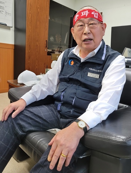 박점곤 서울시버스노동조합위원장이 22일 오후 서울 용산 노조사무실에서 인터뷰에 임했다.