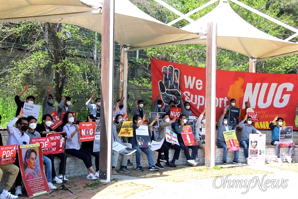 4월 24일 오후 창원역 광장에서 열린 “미얀마 민주주의 연대 60차 일요시위".