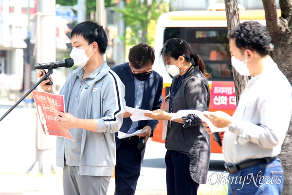 4월 24일 오후 창원역 광장에서 열린 “미얀마 민주주의 연대 60차 일요시위".