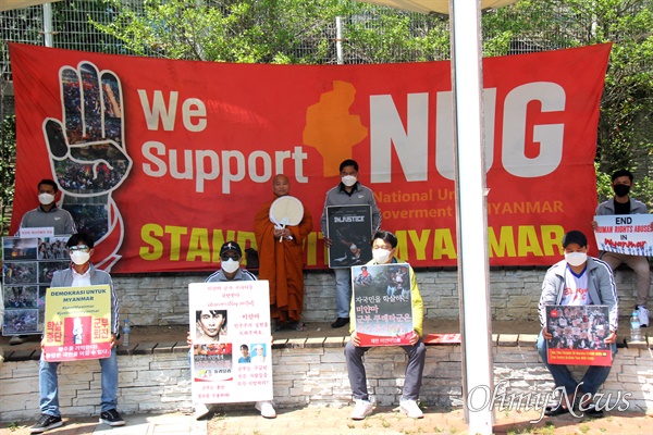 4월 24일 오후 창원역 광장에서 열린 “미얀마 민주주의 연대 60차 일요시위".