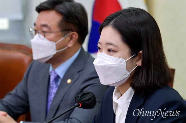 더불어민주당 박지현 공동비대위원장이 지난 27일 오전 국회에서 열린 비상대책위원 회의에서 발언하고 있다.
