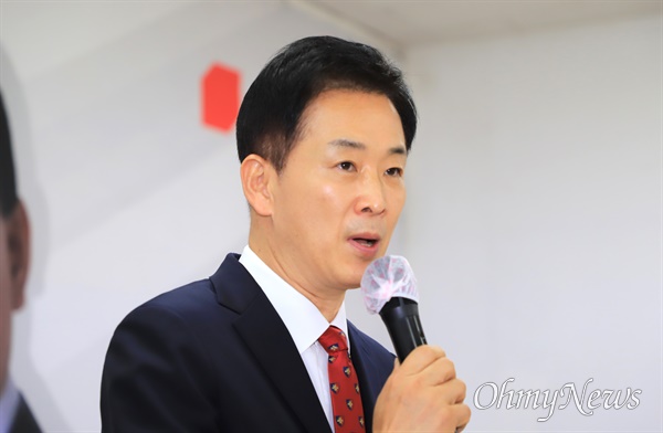 전직 대통령 박근혜씨의 변호인이었던 유영하 변호사가 1일 오후 국민의힘 대구시당에서 기자회견을 열고 대구 수성구을 보궐선거에 출마하겠다고 밝혔다.