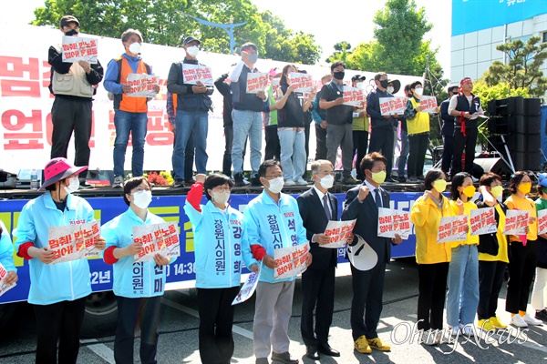 5월 1일 창원 중앙대로에서 열린 "2022년 세계노동절 기념 경남노동자대회".