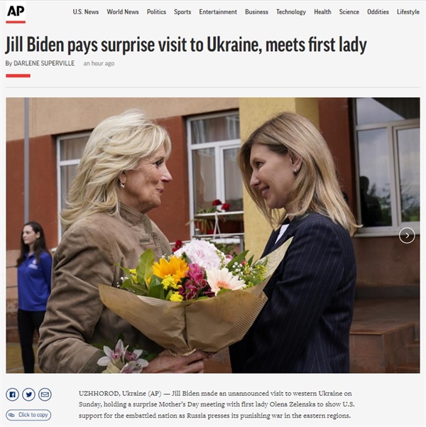 조 바이든 미국 대통령 부인 질 바이든 여사의 우크라이나 방문을 보도하는 AP통신 갈무리.