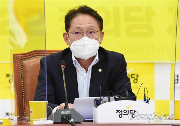 정의당 배진교 공동상임선대위원장이 9일 국회에서 열린 지방선거대책위원회의에서 모두발언을 하고 있다.