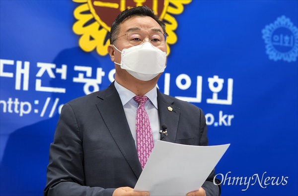 홍종원 대전시의원이 11일 더불어민주당을 탈당하고 무소속으로 대전시의원에 출마하겠다고 선언했다.