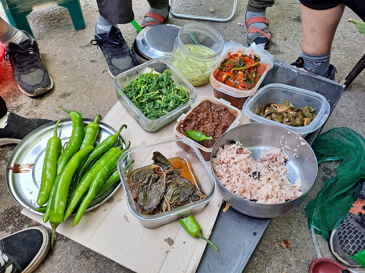 전북 순창군 순창읍 장터에서 만난 상인들의 소박한 식사