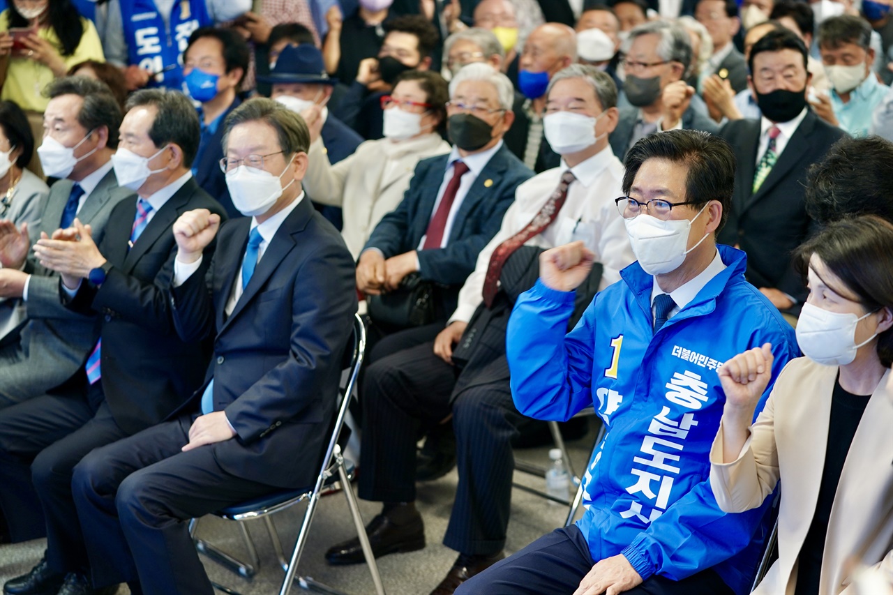 12일 양승조 충남지사 개소식에 이재명, 이낙연, 정세균 상임고문등 민주당 주요인사들이 참여했다.  