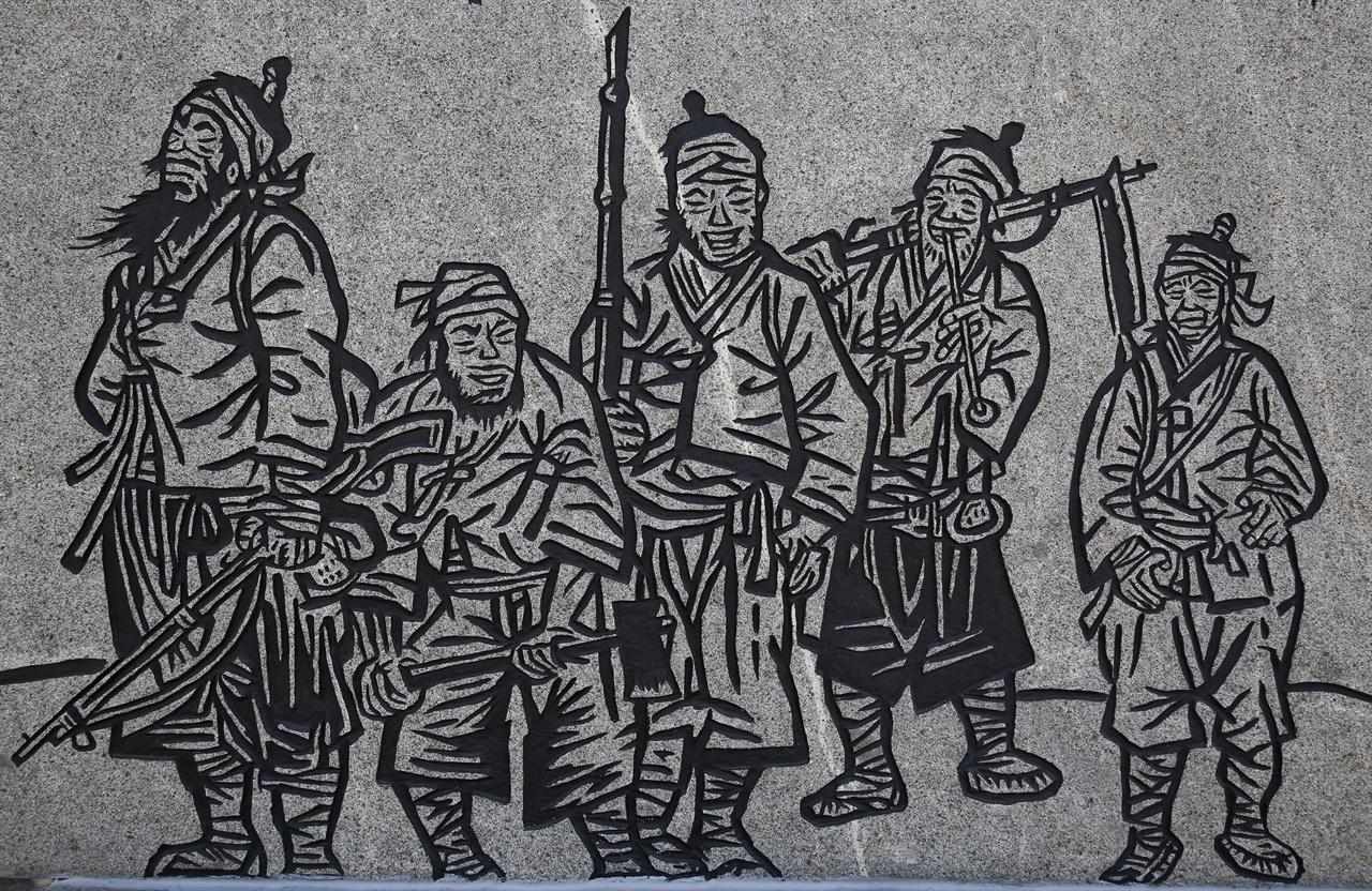 동학농민혁명군을 묘사한 그림. 김응문 장군 일가 현창비에 그려져 있다.