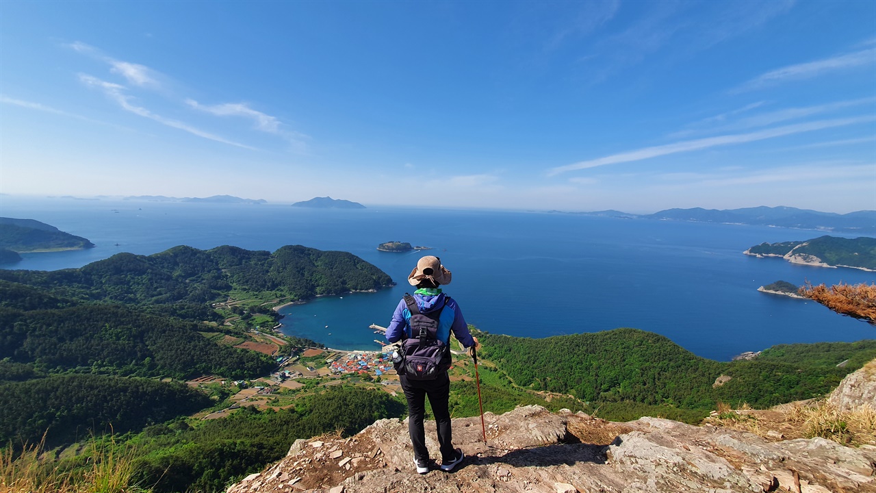 지리산 정상에서 바라다 본 한려해상의 빼어난 풍광