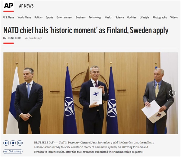 핀란드와 스웨덴의 북대서양조약기구(NATO·나토) 공식 가입 신청서 제출을 보도하는 AP통신 갈무리.